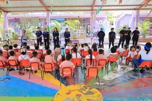  Fomentando la confianza y la cercanía con la niñez de Huatulco