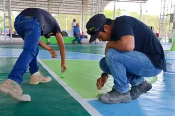 Renovamos nuestras canchas con pintura especializada
