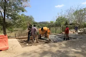  Mejoramos la seguridad vial en la calle principal de Barrio Manantial