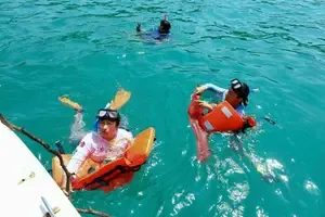 Limpieza de fondo marino en playas Chachacual y La India 