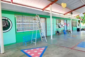 Trabajos de pintura en el Jardín de Niños “Agustín Melgar”