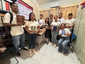 Santa Cruz Huatulco: Donación de libros