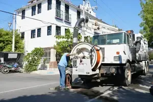 Continúan trabajos de desazolve en Bahías de Huatulco 