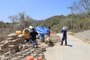  Inician trabajos de colado en muro de contención en Paso Limón